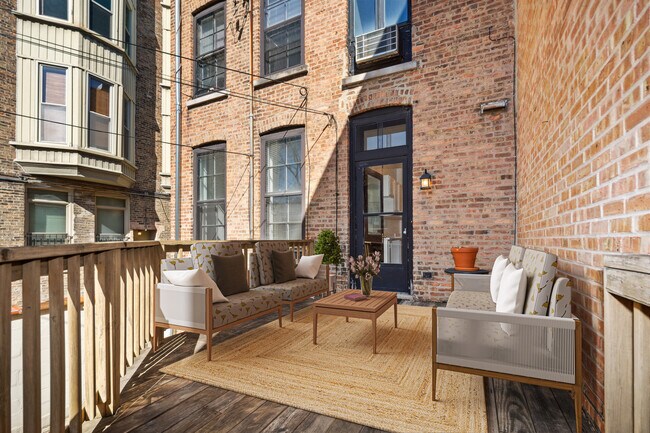 Building Photo - 545 W Belden Ave