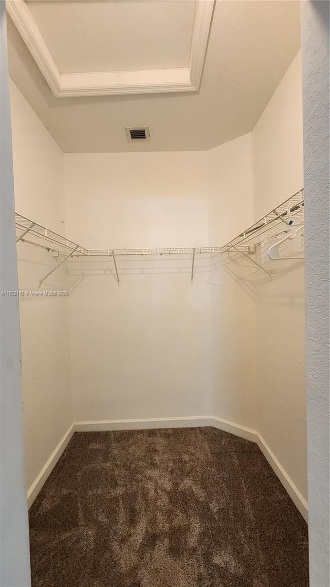 Building Photo - 343 NE 36th Terrace