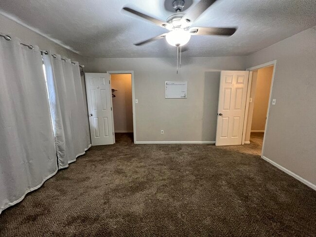 Building Photo - 1000 Holland Dr