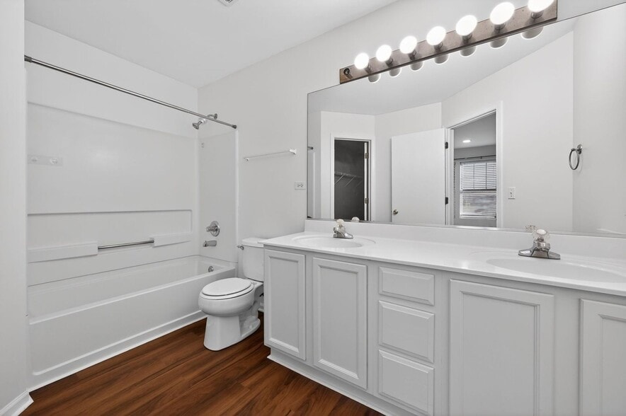 Building Photo - 708 Meadowridge Dr