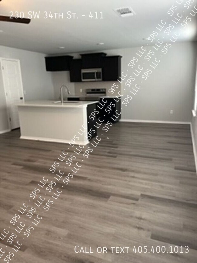 Building Photo - 230 SW 34th St