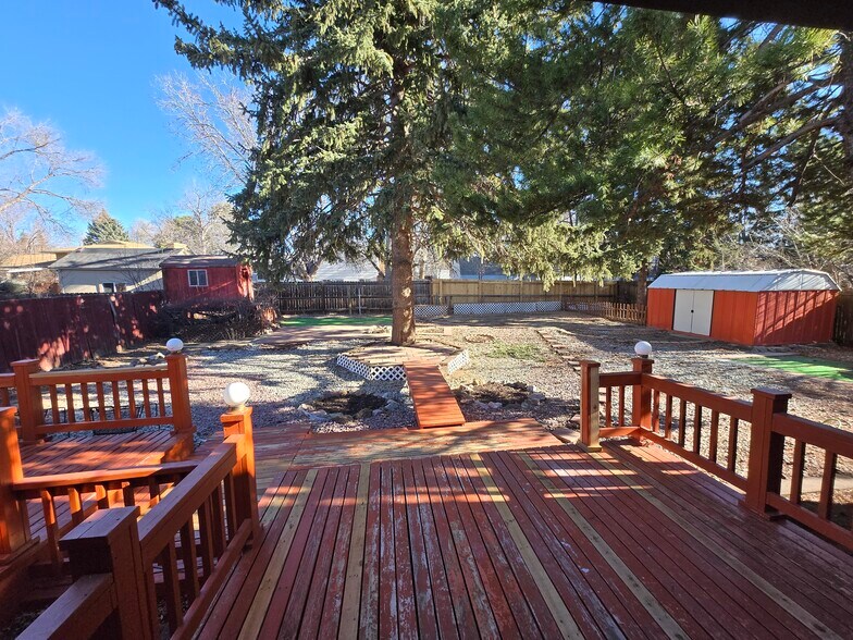 Backyard Center - 4711 Bella Dr