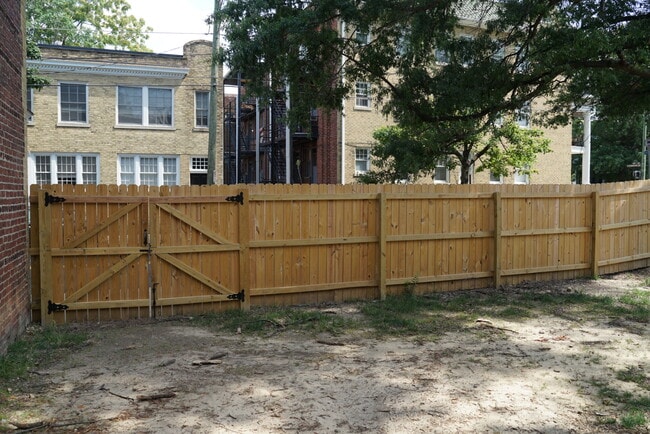 Building Photo - 2602 W Grace St