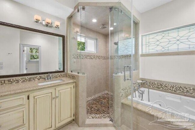 Building Photo - 4700 Bohemia Dr