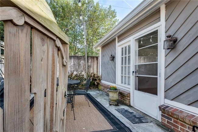 Building Photo - 1143 St Charles Pl NE