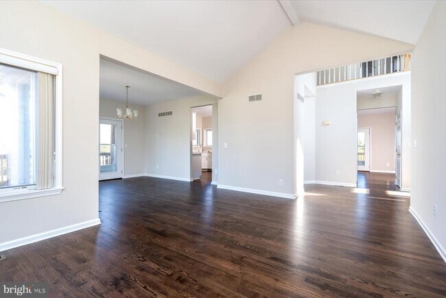 Building Photo - 1100 Paca Dr