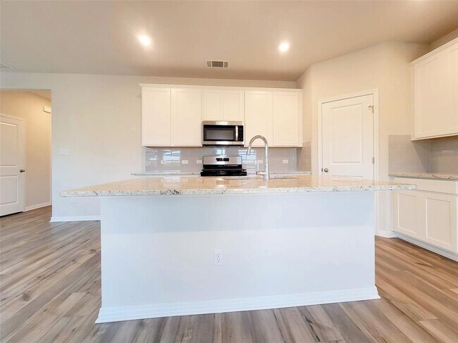 Building Photo - 120 Longmount Cv