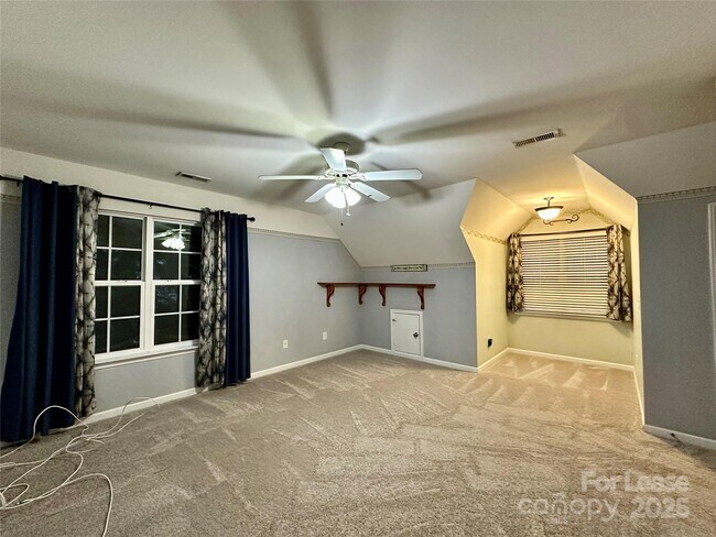 Building Photo - 1913 Thorn Crest Dr