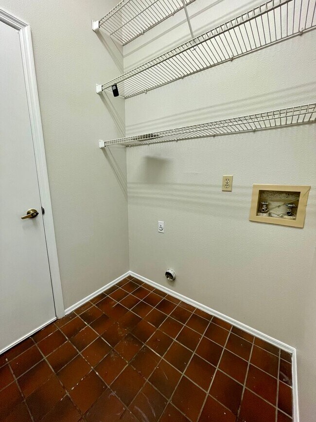 Building Photo - 3 Bedroom 2 Bath Home in Pebble Creek Comm...