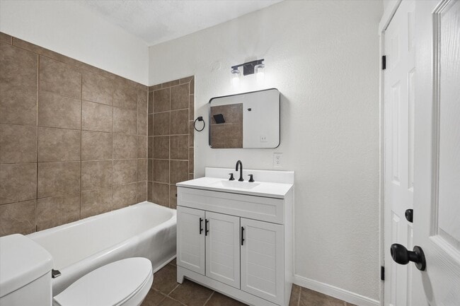 Building Photo - 2701 Truxillo St