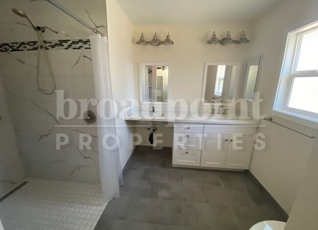 Building Photo - 30459 Rolling Hills Dr