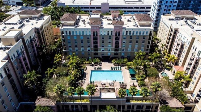 Building Photo - 520 SE 5 Ave