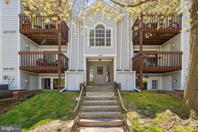 Building Photo - 209 Water Fountain Ct