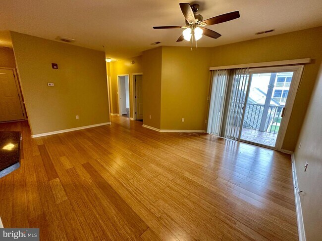 Building Photo - 3902 Fullerton Ct