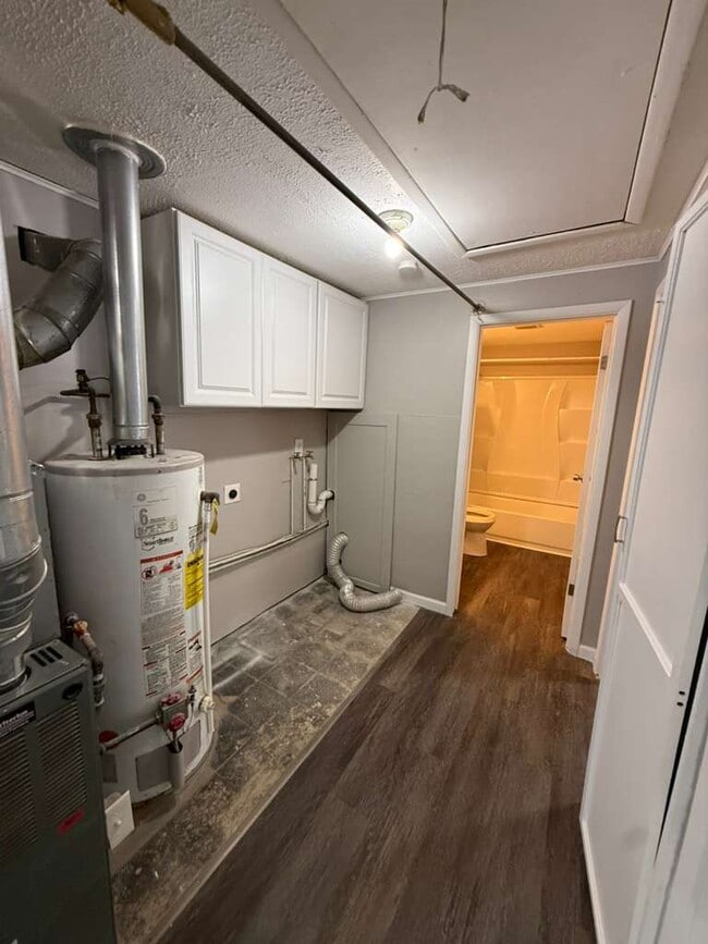 Building Photo - 4095 Sleepy Hollow Rd