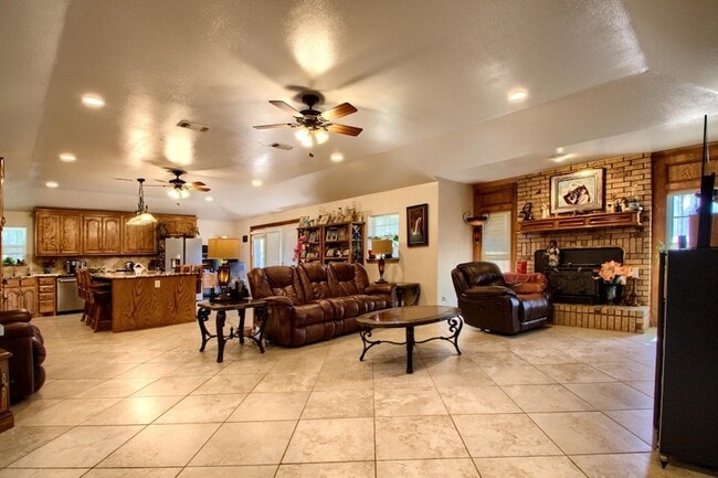 Building Photo - 1590 Gravel Cir N