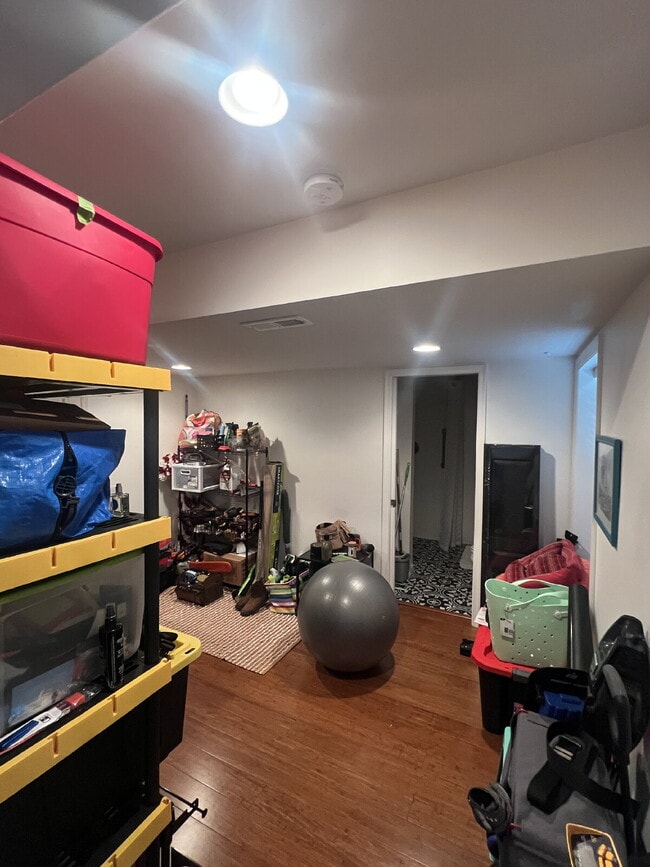 Building Photo - Spacious Multi-Generational Home on 3 Acre...