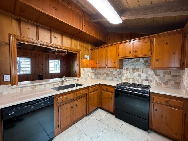 Building Photo - 161 Palm Ct Dr
