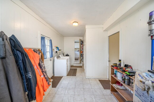 Building Photo - 5676 Mellie Ln