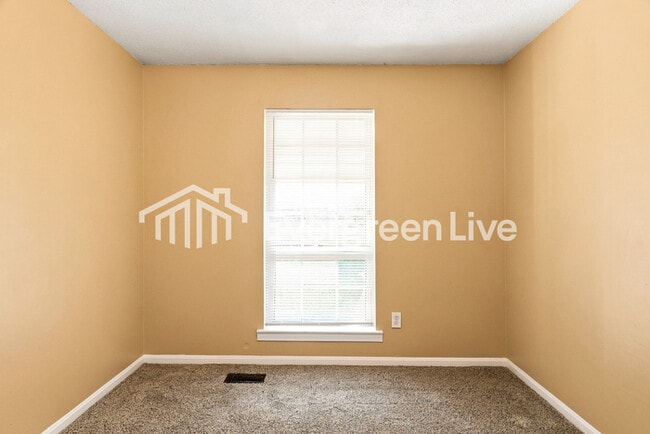 Building Photo - 1412 Highland Dr