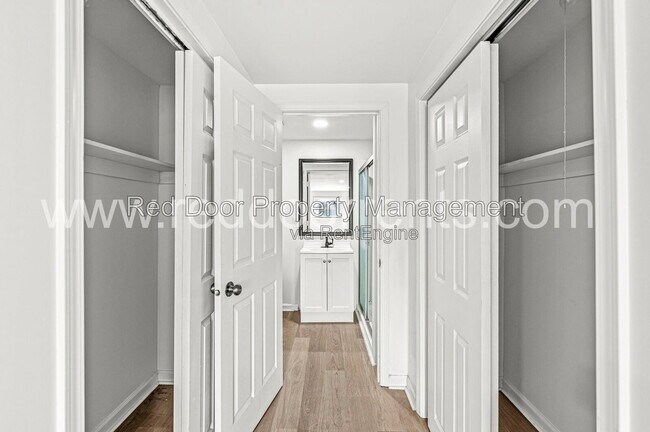 Building Photo - 1037 W 30th St