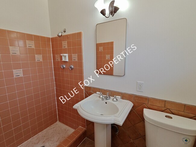 Building Photo - 3857 E Edison Pl