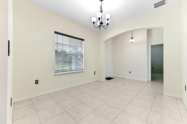 Building Photo - 6700 NW Omega Rd