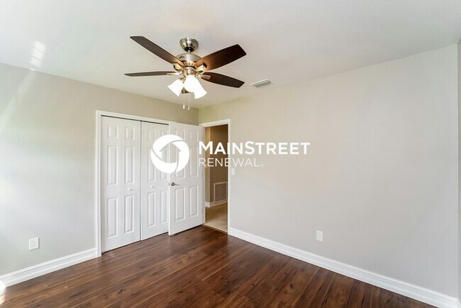 Building Photo - 3 Bedroom Pet-Friendly Home in NORTH PORT, FL with Main Street Renewal
