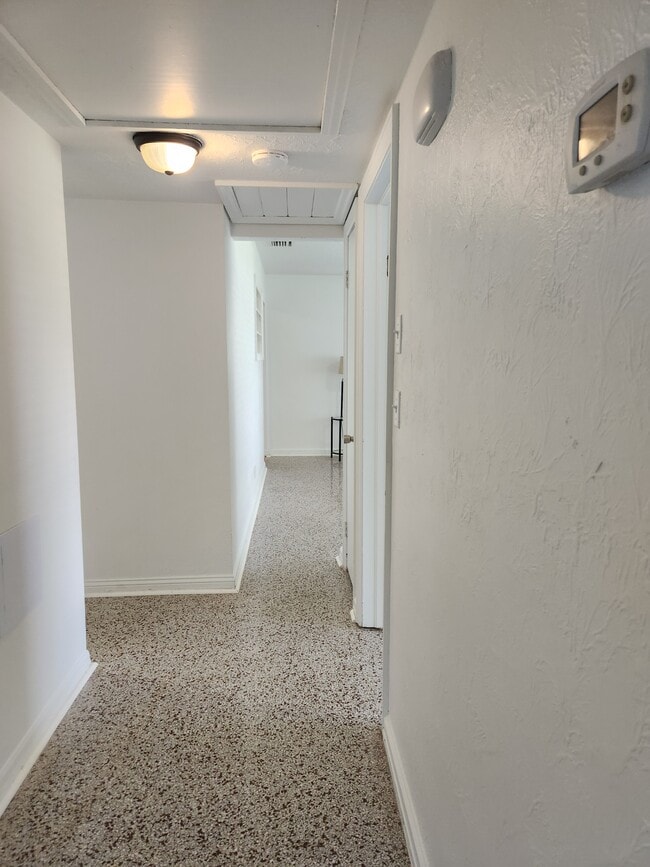 Building Photo - 1005 N Bracewell Dr