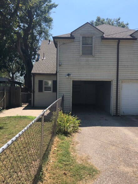 Back of House and Driveway - 1210 W Murdock St
