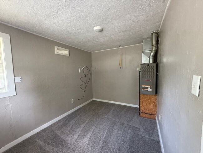 Building Photo - Cozy 1 Bed 1 Bath - Available Now!