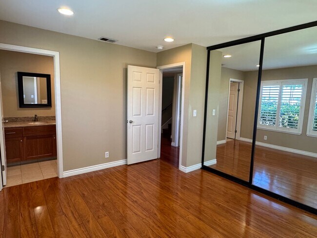 Building Photo - 2750 Sea View Pkwy