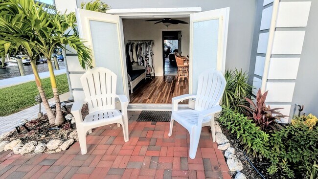 Building Photo - SEASONAL 2/2 coastal-inspired luxury condo with bay view, and boat slip