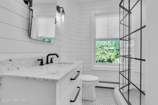Building Photo - 146 Rumson Rd