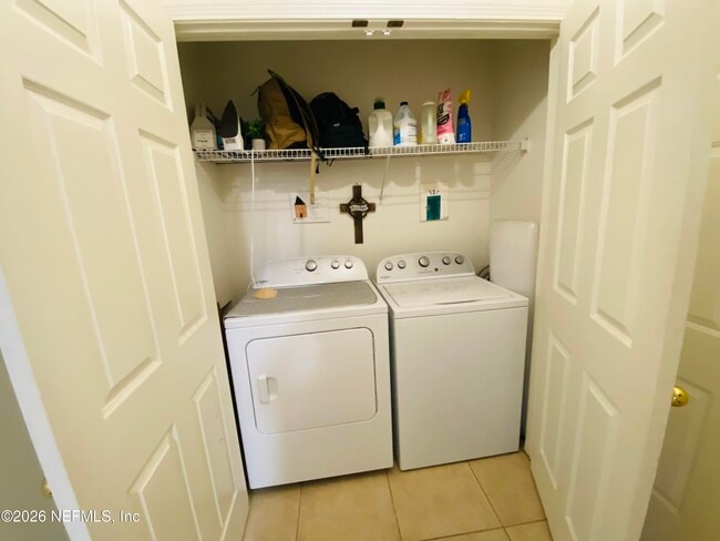 Building Photo - 10550 Baymeadows Rd