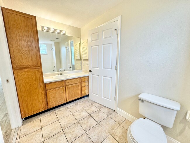 Building Photo - ** FAIRWAY PRESERVE ** 3 BED / 2 BATH COND...