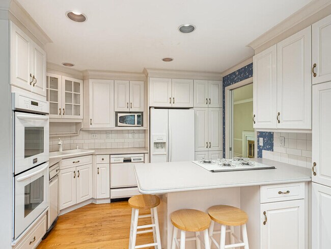 Building Photo - 6625 W Shore Dr