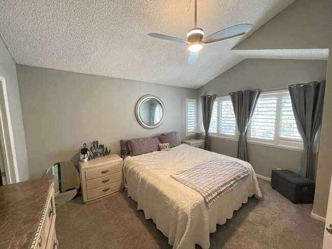 Building Photo - 2 Bed 1.5 Bath Townhome In Martinez