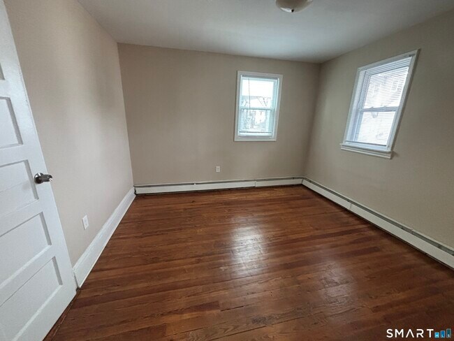 Building Photo - 182 Sheridan St