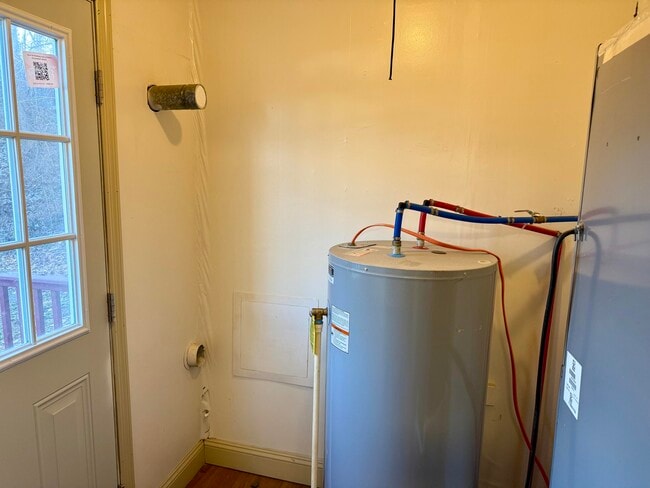 Building Photo - 526 Old Stage Rd