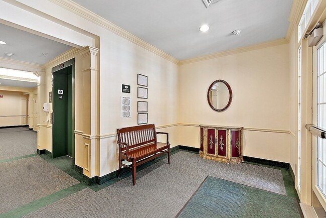 Building Photo - 170 Haverhill St