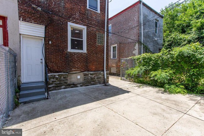 Building Photo - 2103 E Chelten Ave