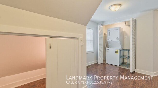 Building Photo - 2833 N Avers Ave