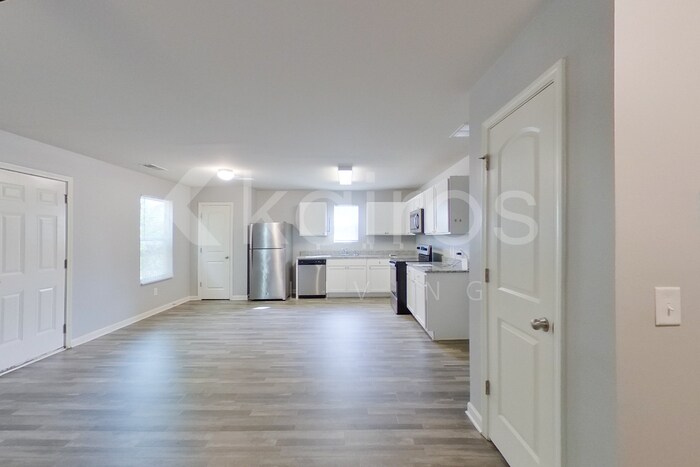 Building Photo - 10 Plymouth Ct