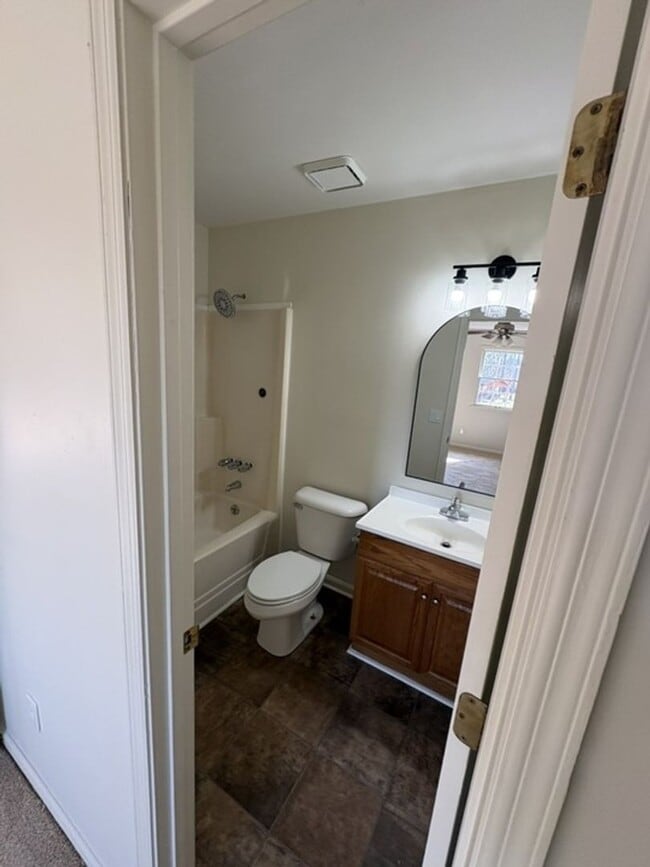 Building Photo - 11 Brookfield Dr