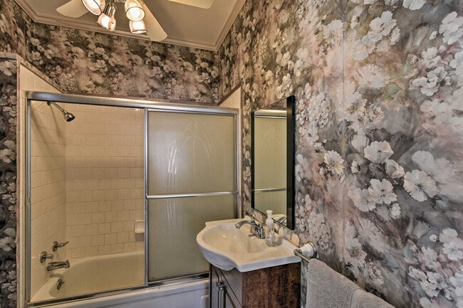 Building Photo - 2901 Broadway Avenue J