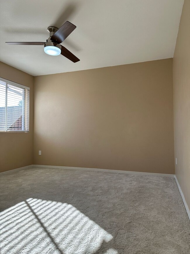 Building Photo - Scottsdale, 3 bed, 2 bath, 2 car garage, 1...