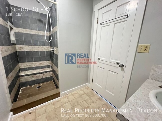 Building Photo - 1 School St