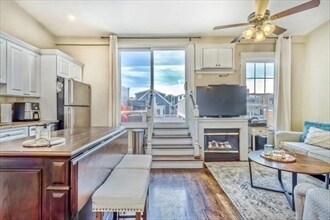 Building Photo - 439 W 4th St