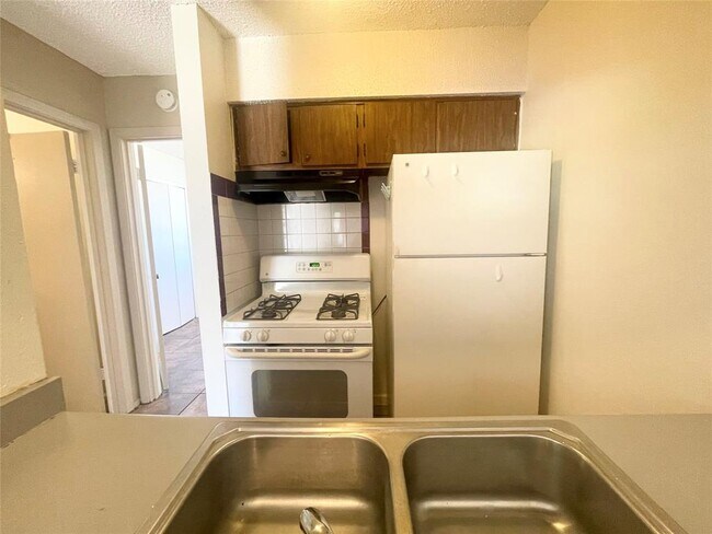 Building Photo - 2609 Ektom Dr